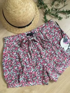 ☆新品タグ付き☆Forever21☆とろみ素材小花柄かぼちゃショートパンツ☆のサムネイル