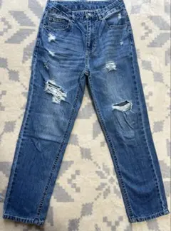 ダメージジーンズ　レディース