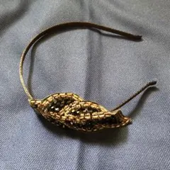 カチューシャ　ビーズ　スパンコール　葉の形状 ヘアバンド 金色と黒色