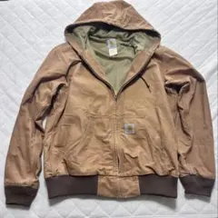 Carhartt ブラウン フード付きジャケット、無骨でコーデしやすい一着。
