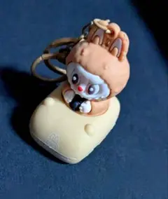 ラブブ 車 キーホルダー