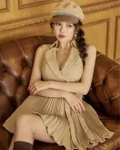 【新品 未使用】タグ付きJewelsベージュ ノースリーブ プリーツドレス