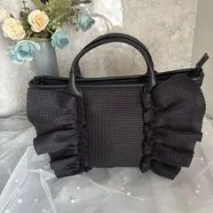 フリルバッグ　ブラック　ハンドバッグ