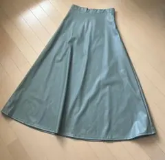 RETRO GALLERY 緑フェイクレザーフレアスカート　オリーブグリーン