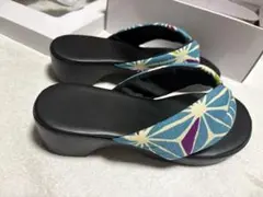 青色花柄デザイン 下駄 23.5