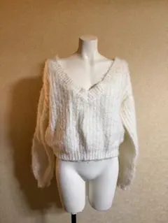 FOREVER 21• ホワイト Vネック ニット セーター ★ Knit