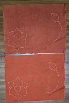刺し子刺繍の花模様ランチョンマット２枚