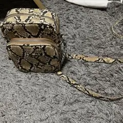ヘビ柄ショルダーバッグ