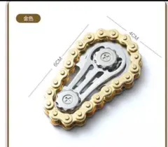 金色のチェーンデザイン