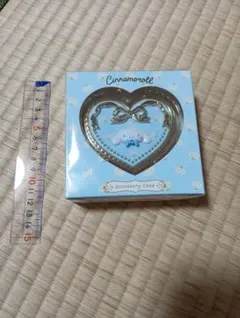 《新品未使用》シナモロール　ミラー付き小物ケースハート型
