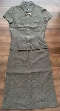 超美品BURBERRY 花柄 半袖38 セットアップのサムネイル