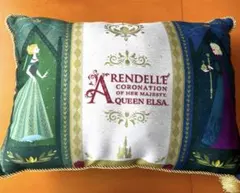 東京ディズニーシーで購入した「アナと雪の女王」のクッションです。
