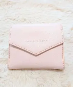 チャールスアンドキース ピンク 財布 コンパクト