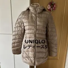 UNIQLO ウルトラライトダウンジャケット フード付き ベージュ　レディースSのサムネイル