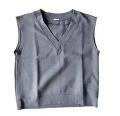 GU グレー Vネック ニットベスト　レディース