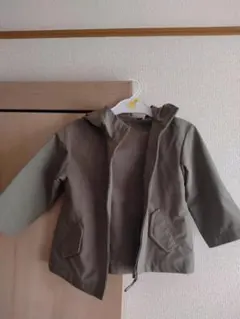 キッズ フード付きジャケット　カーキ　ユニクロ　パーカー　ジャンパー　男の子
