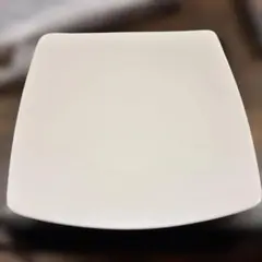 ホワイト四角形皿 2枚セット　FINE BONE CHINA