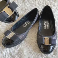 フェラガモ　リボンパンプス　キルティング　ヴァラ　フラット　黒　バレエ　22cm