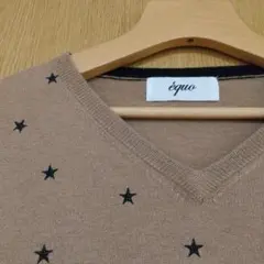 équo 星柄刺繍 Vネックセーター