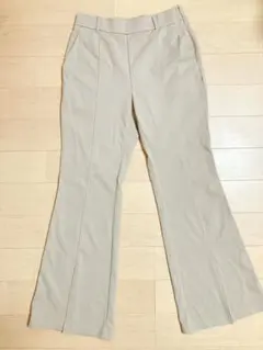 GU フロントスリット入りフレアパンツ ベージュLサイズ
