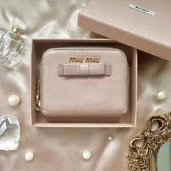 miu miu リボン コインケース ピンクベージュ ラウンドジップ 箱付き