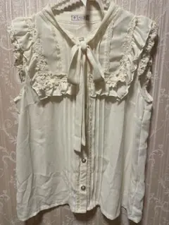 アイボリー フリル付きブラウス Mお値下げしました♡