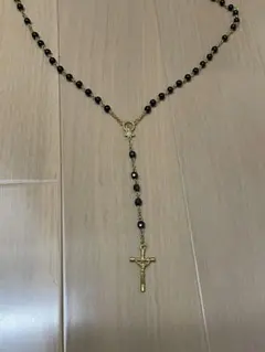 黒と金のロザリオ風ネックレス