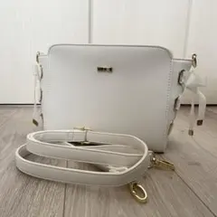 ホワイトショルダーバッグ リボン付き