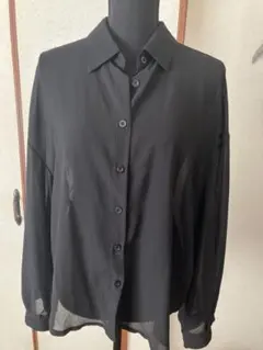 未使用❣️透け感のある黒のボタンアップシャツ