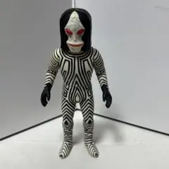ウルトラ怪獣シリーズ ダダ 2004 ソフビ - メルカリ
