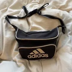 adidas ボディバッグ 黒