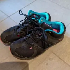 ニューバランス　ウーマントレーニングシューズ