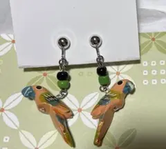 インコのイアリング Wooden parrot earrings 未使用