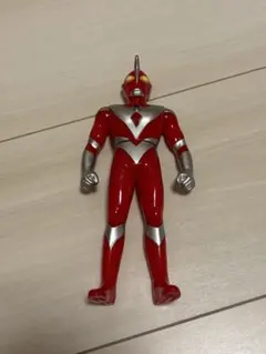 ウルトラマン キーホルダーセット　レトロ　怪獣　ダイナ　ティガ　ゼアス　新品 ウルトラマン キーホルダーセット レトロ 怪獣 ダイナ ティガ