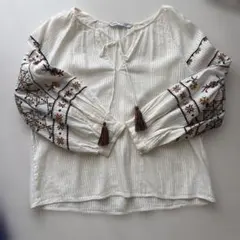 ZARA 刺繍入りホワイト長袖ブラウス