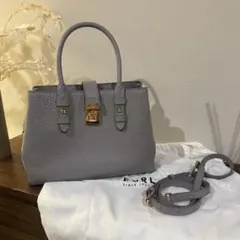 FURLA グレー レザー ハンドバッグ ショルダーストラップ付き