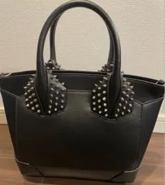 スタッズ付きブラックレザートートバッグ
