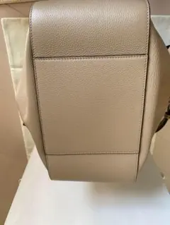 ベージュレザー ボックス型ハンドバッグ