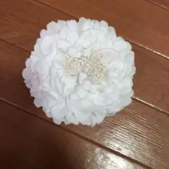 コサージュ　白色　ブローチ　卒業式　卒園式　入学式