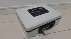 SENTRY 　鍵付きキャッシュボックス ホワイト