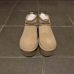 新品　UGG アグ　クラシックウルトラミニプラットフォームのサムネイル