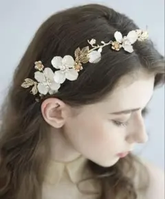 ウェディング ヘッドドレス 花と葉のブライダルアクセサリー