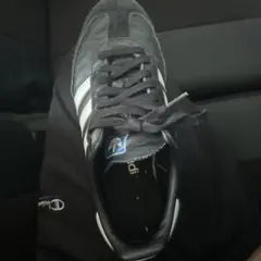 adidas スニーカー 黒 グレー
