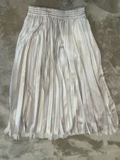 SLOBE IÉNA ライトグレー プリーツスカート　サテン