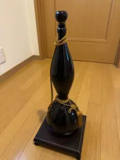 木製台座付き ミャンマー産黒い花翡翠（烏鶏)ヒョウタン飾り　危除け・幸福招く 木製台座付き ミャンマー産黒い花翡翠（烏鶏)ヒョウタン飾り 危除け