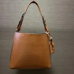 レディース　バッグ　ショルダーバッグ　キャメル色