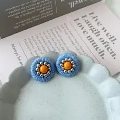 ふんわり まんまるビーズ (ブルー) ビーズ刺繍 ピアス/イヤリング