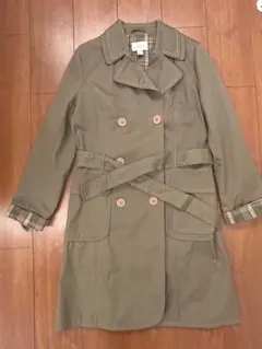 オリーブ色 ダブルブレスト トレンチコート