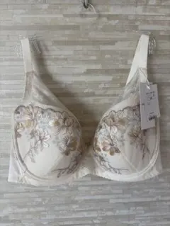 E85」トリンプ プレミアム ゴールドレーベル4005 ブラジャー