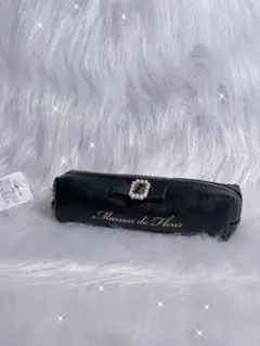 Maison de FLEUR パールビジュー合皮リボンロングポーチ　ブラック